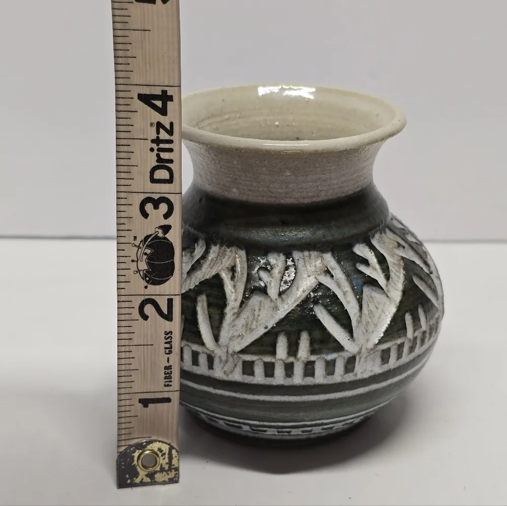 John Maccassey Stoneware Pottery New Zealand Cut Carved Green And Cream Vase - Picture 2 of 8